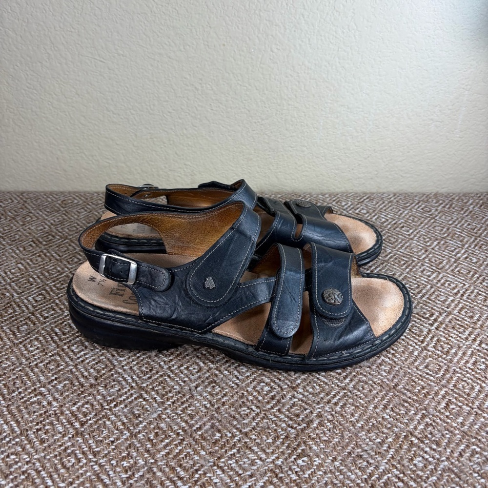 Finn Comfort Gomera Womens Sandals Leather strappy comfort Sz 7.5 Casual Comfy